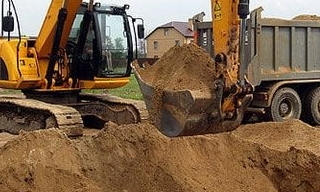 Выкопать яму экскаватором в Минусинске от 926 руб. - 2Землекопа-Мнс